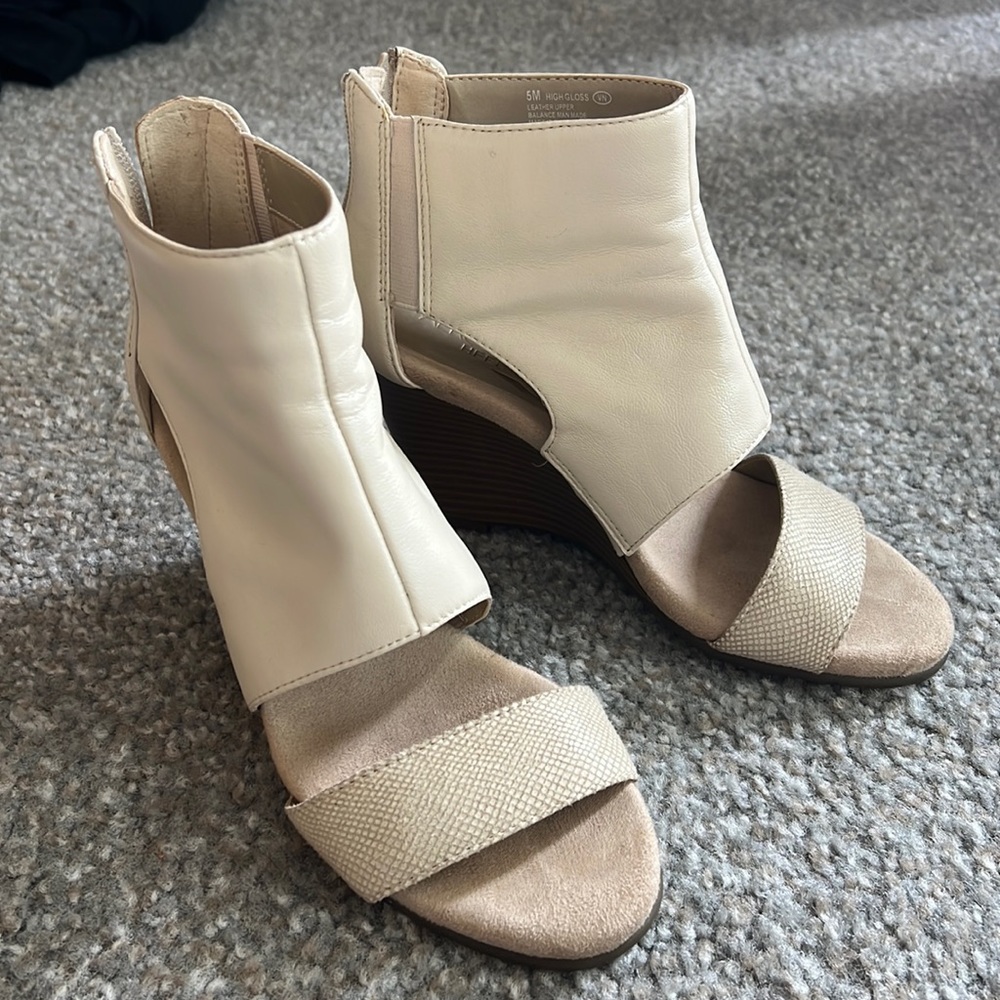 Aerosoles Heelrest High Gloss Heels